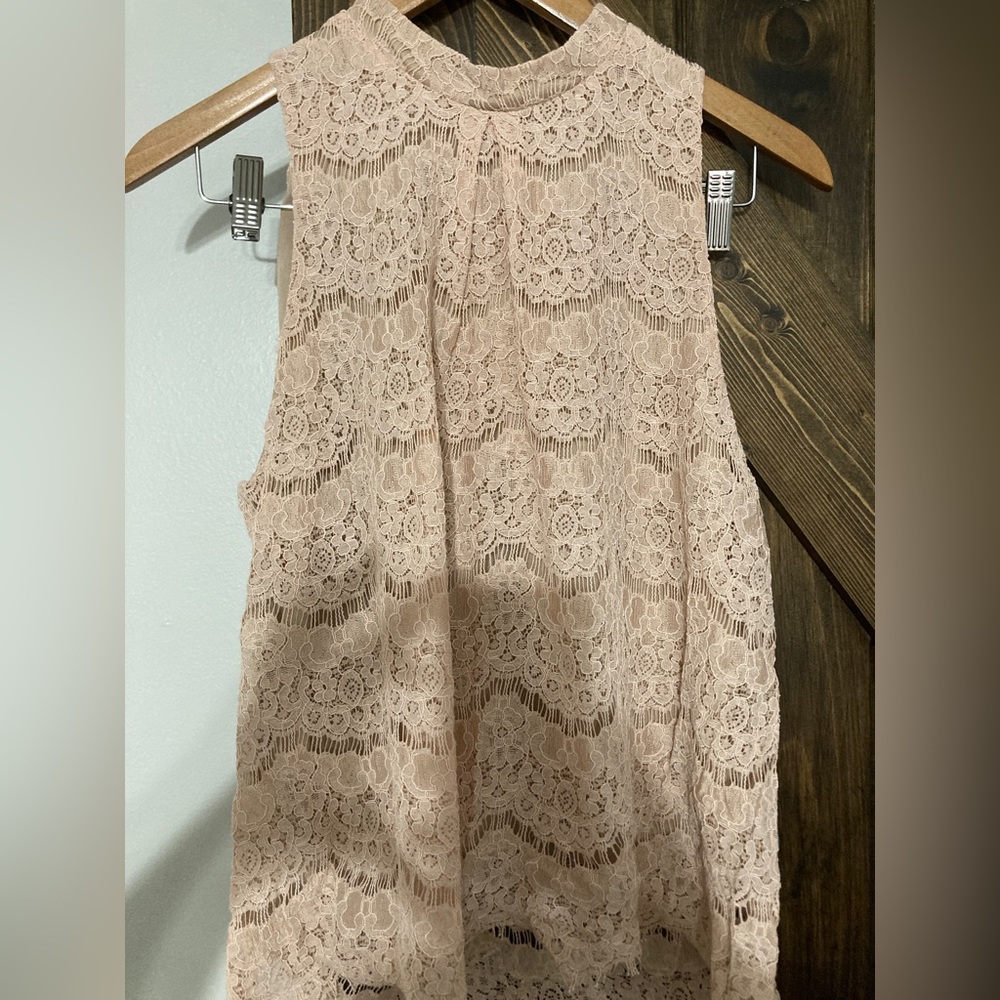 Sleeves lace top.